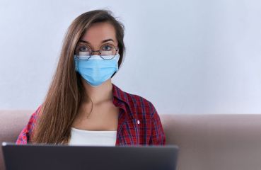Znížiť riziko infikovania sa koronavírusom môžete aj operáciou očí. Teraz extra výhodne