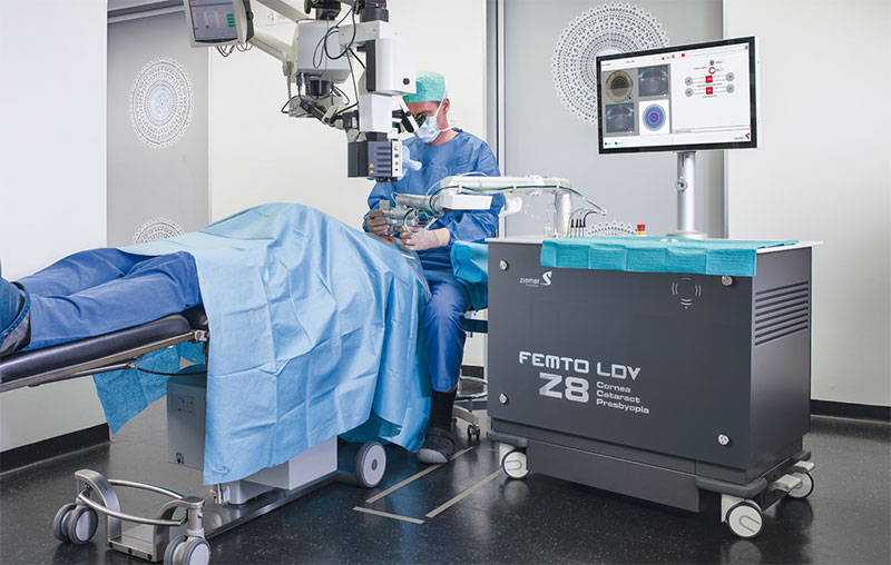 Nový femtosekundový laser Ziemer FEMTO LDV Z8, ktorý sa používa aj v kataraktovej chirurgii.